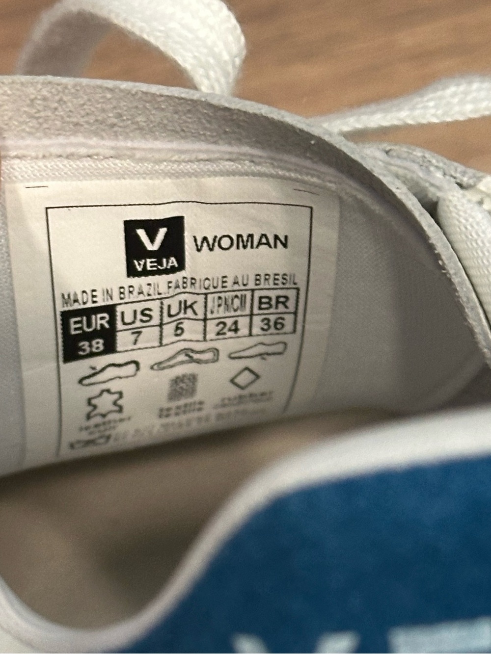 Veja Campo Leather Sneaker in White/Swedish Blue Size 7 - Picture 10 of 11